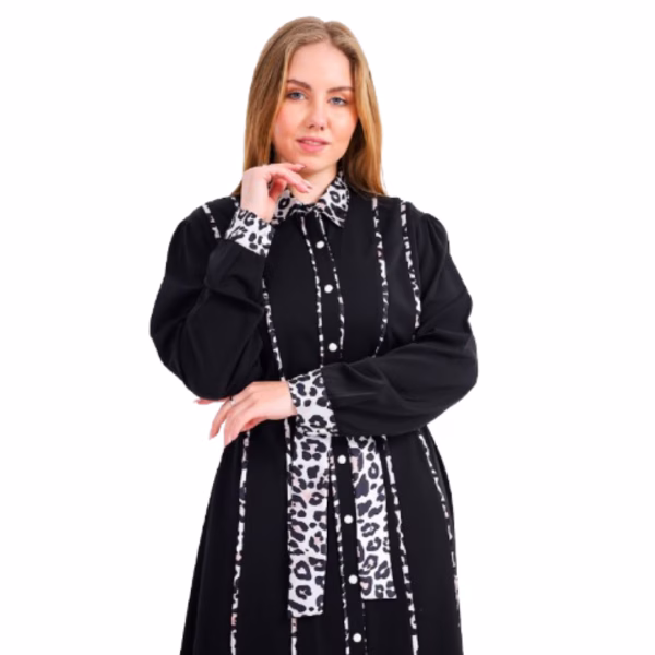 Plain, short-sleeved dress with a tiger print