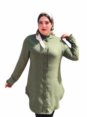 Basic shirt with pleats at the hem