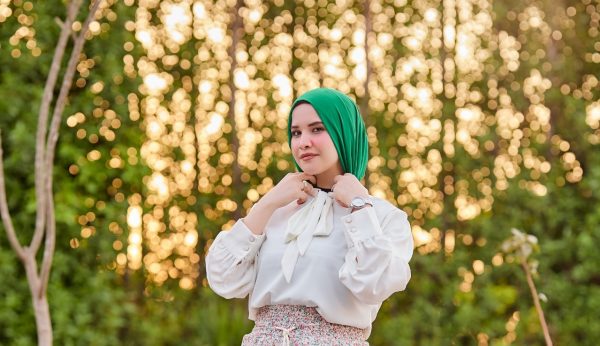 Plain graphic blouse - Image 2