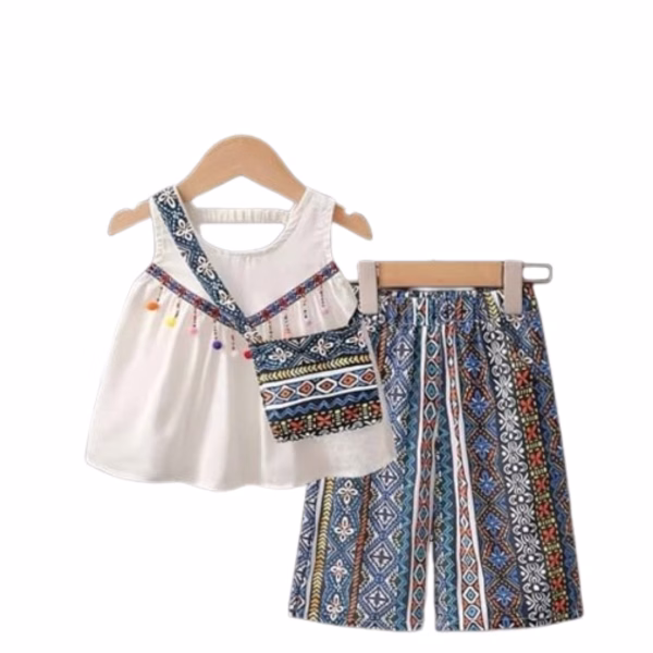 Children's suit printed with interlocking lines